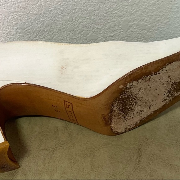 An 8.5B used pair of Hype Made in Spain Square Toe Block Heel White Leather Pump - Picture 9 of 16